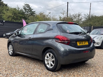 Used Peugeot 208 2016 for sale - 76473004: Photo