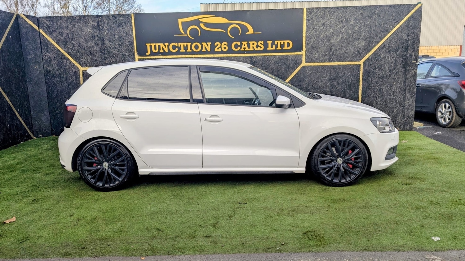 Used Volkswagen Polo 2012 for sale - 76613543: Photo 2