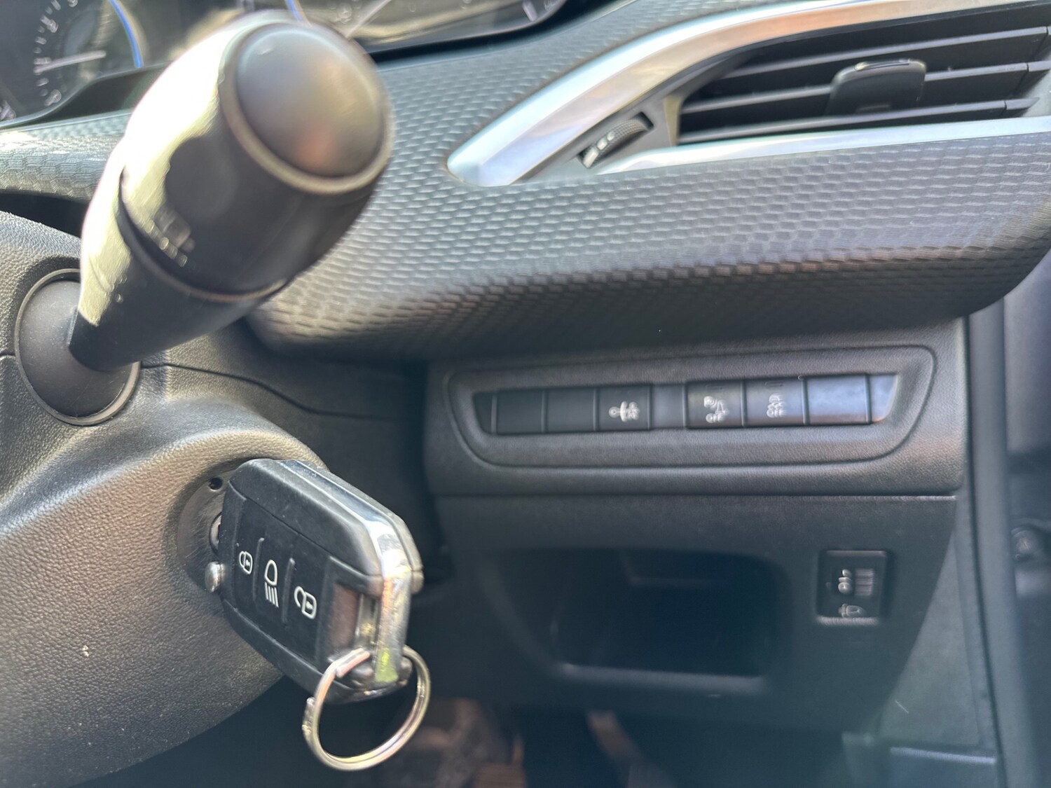 Used Peugeot 2008 2015 for sale - 77760295: Photo 18