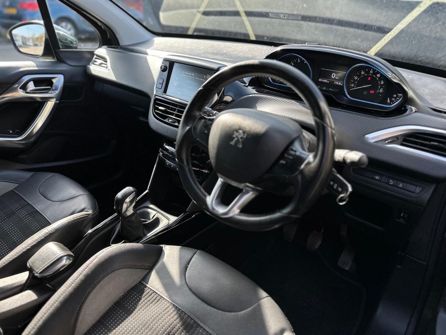 Used Peugeot 2008 2015 for sale - 77760295: Photo 6