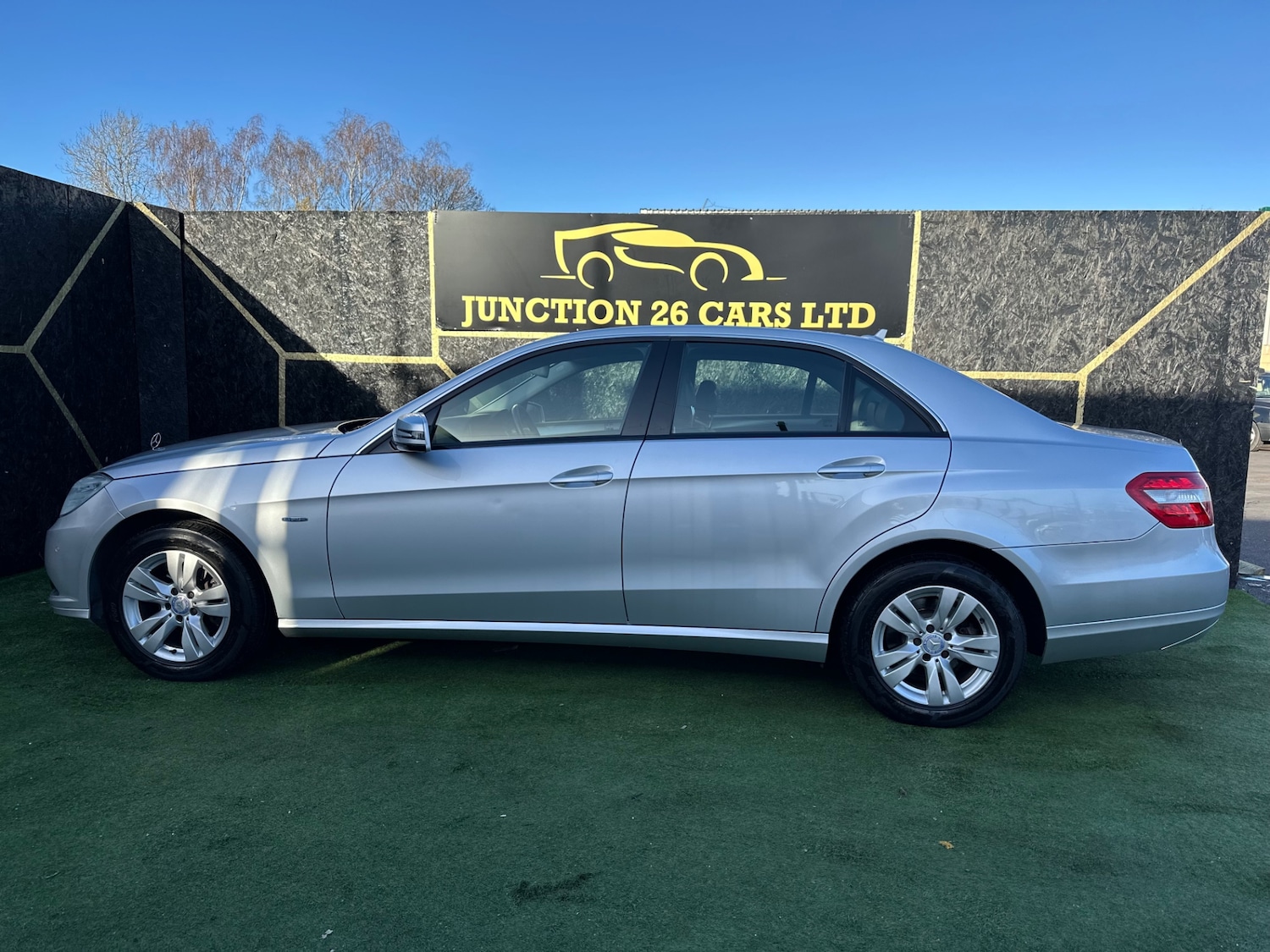 Used Mercedes-Benz E Class 2011 for sale - 76599711: Photo 4