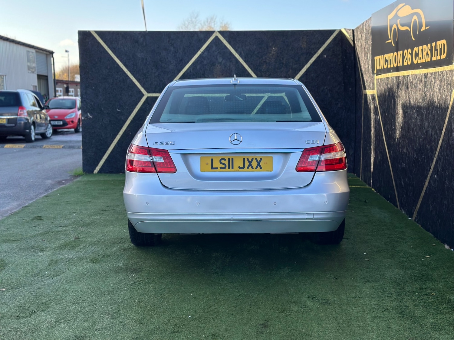 Used Mercedes-Benz E Class 2011 for sale - 76599711: Photo 5