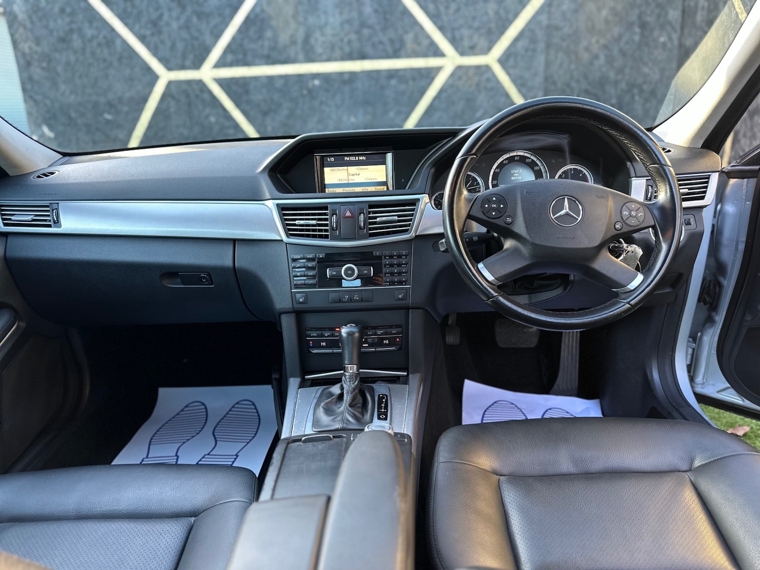 Used Mercedes-Benz E Class 2011 for sale - 76599711: Photo 8