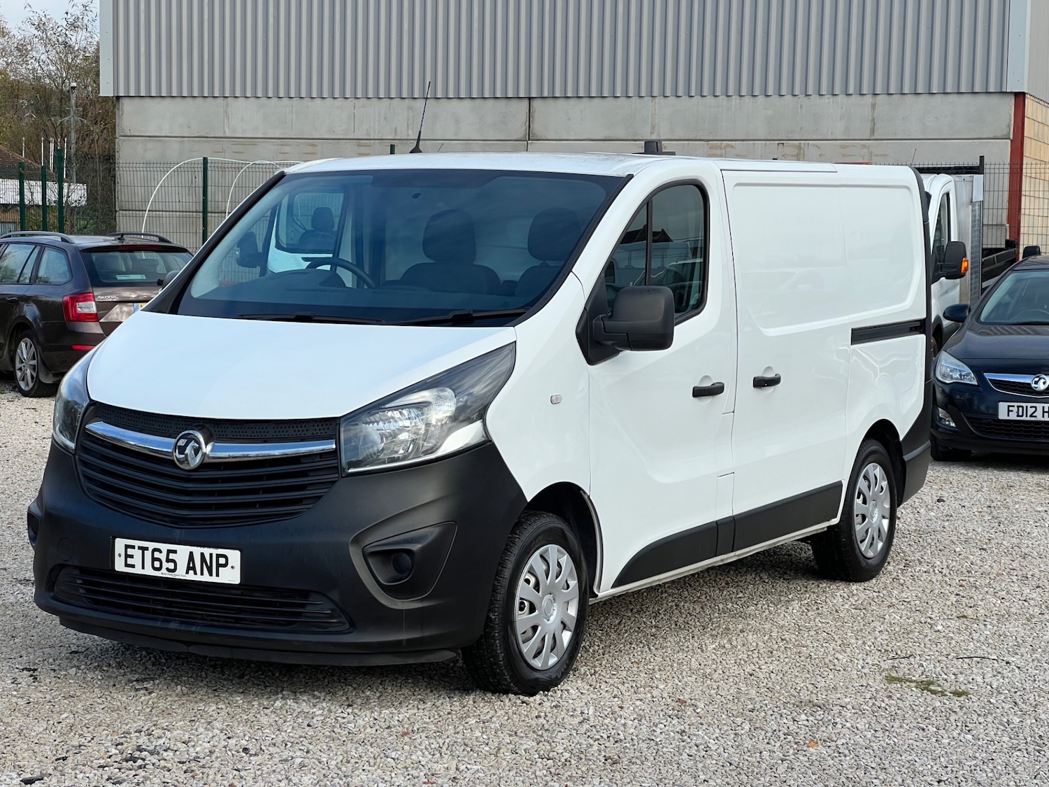 Used Vauxhall Vivaro 2016 for sale - 76612230: Photo 3