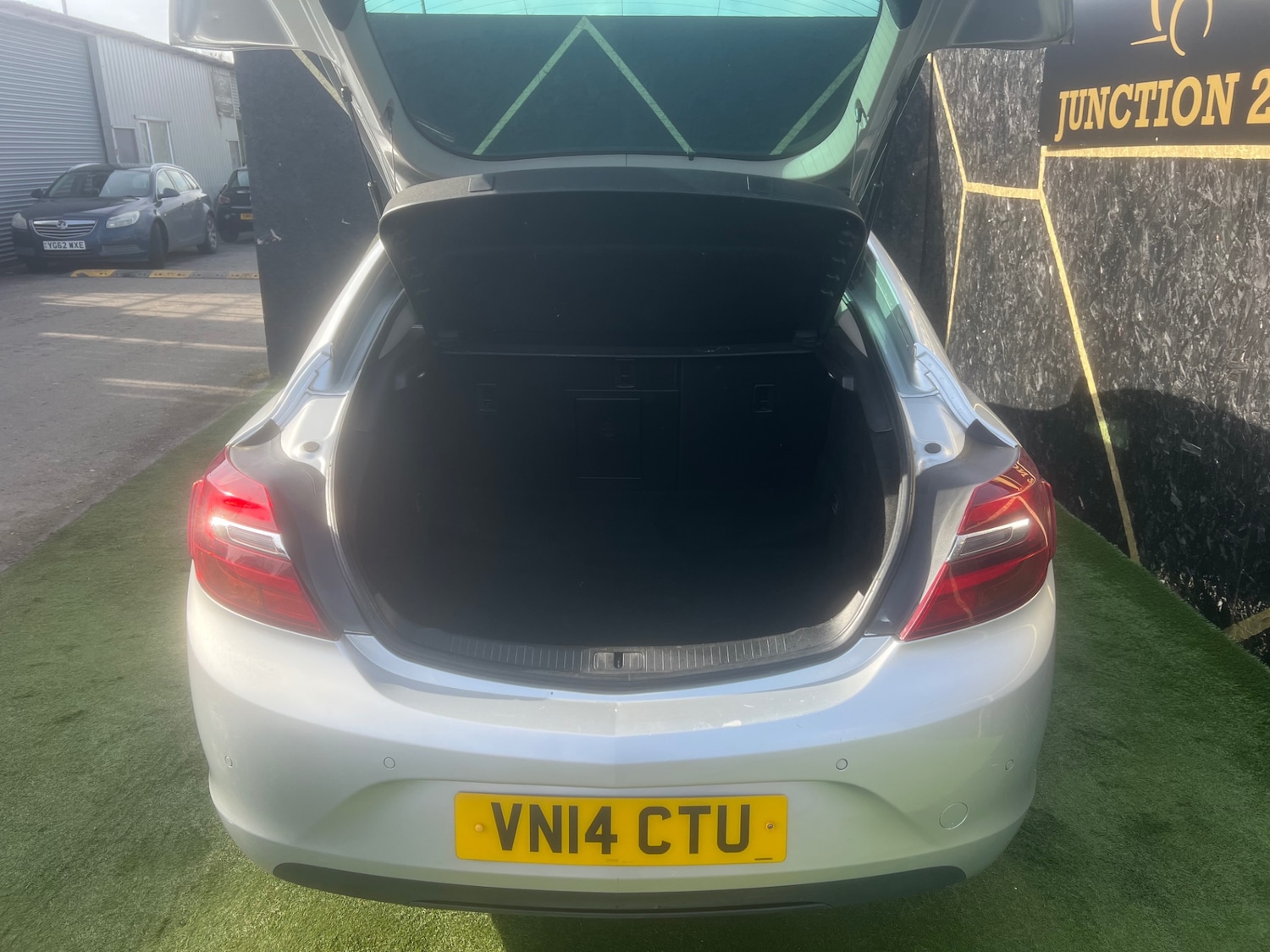 Used Vauxhall Insignia 2014 for sale - 77663069: Photo 17