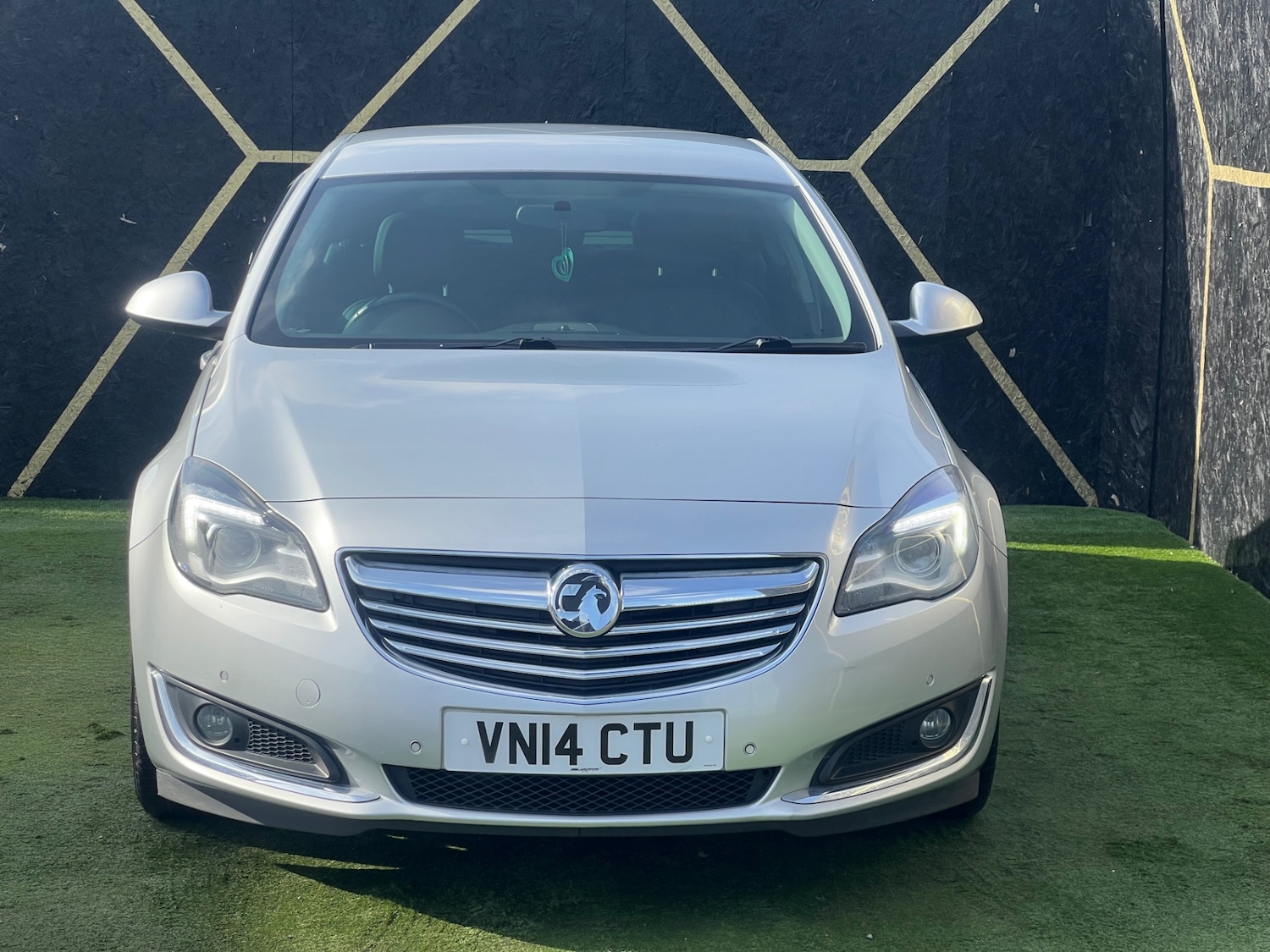 Used Vauxhall Insignia 2014 for sale - 77663069: Photo 3