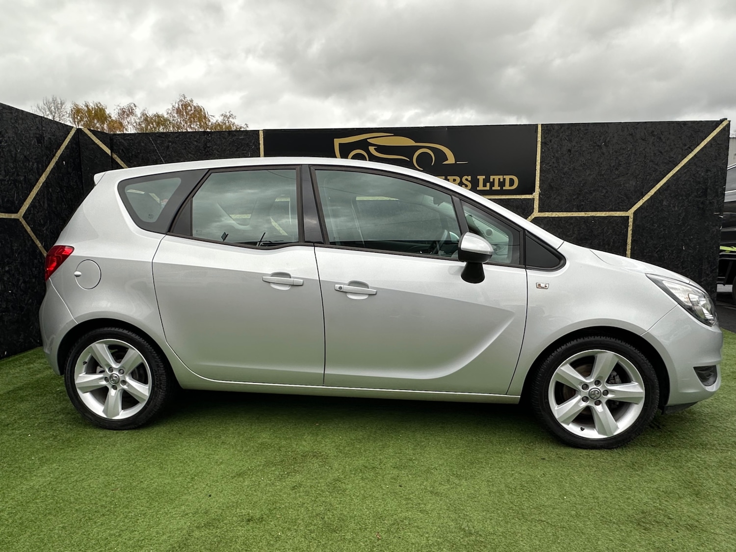 Used Vauxhall Meriva 2015 for sale - 76422447: Photo 2