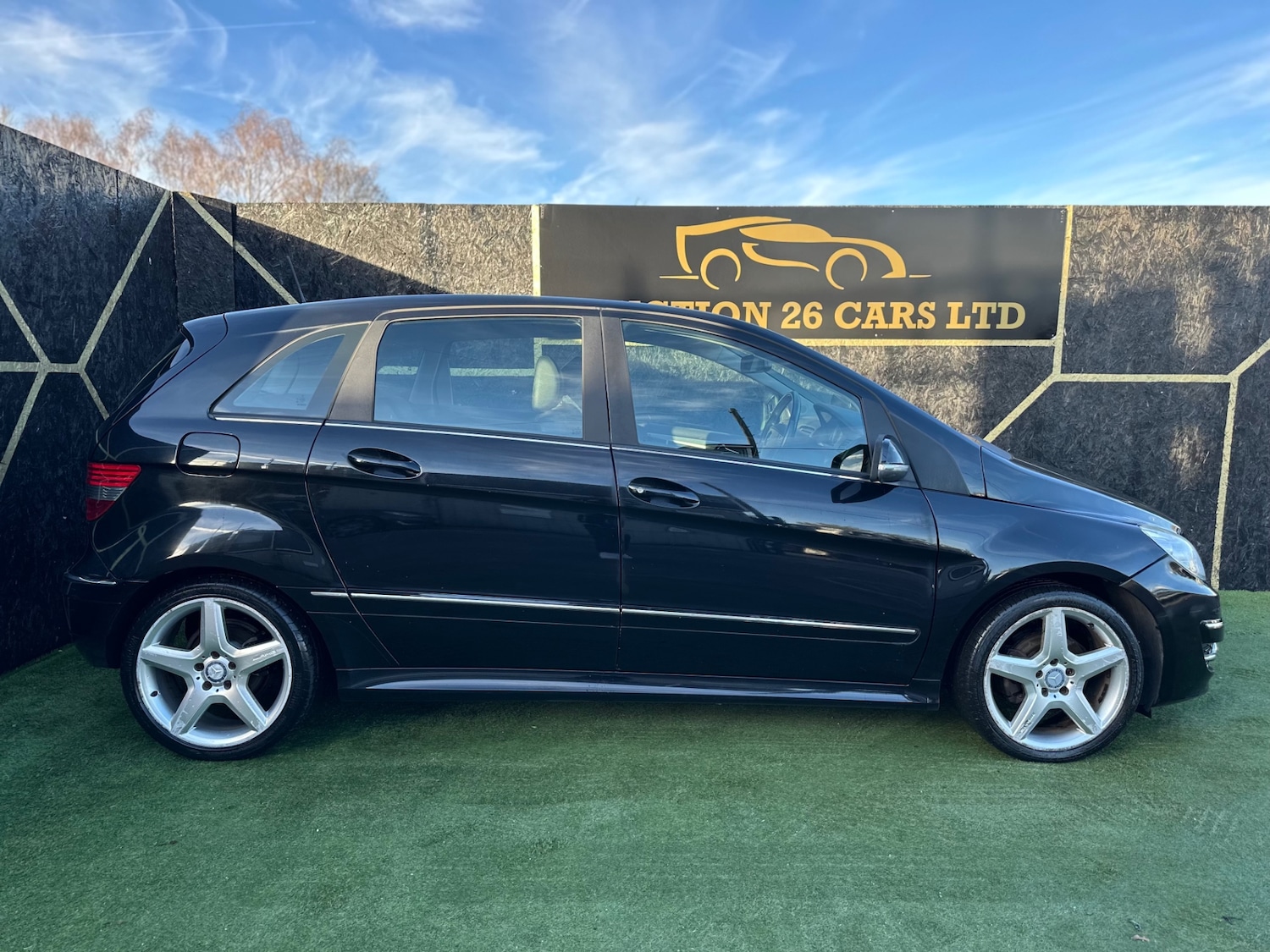 Used Mercedes-Benz B Class 2010 for sale - 76651182: Photo 2