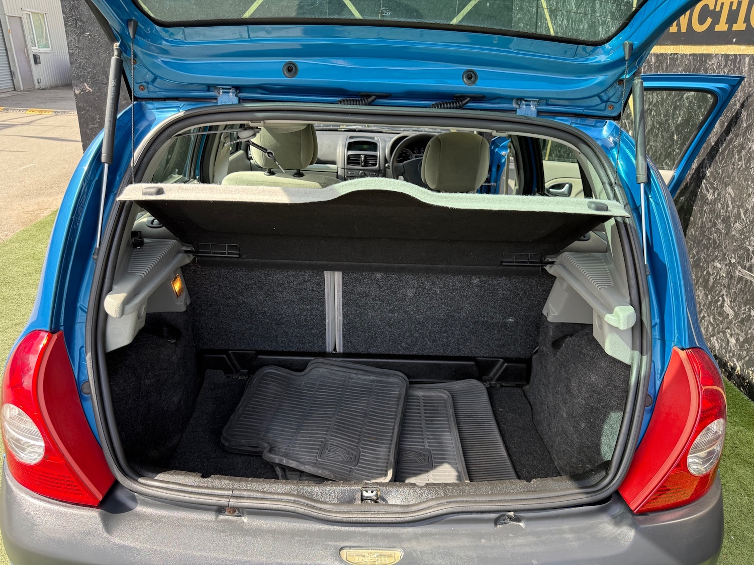 Used Renault Clio 2001 for sale - 78197925: Photo 15