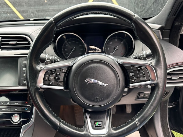Used Jaguar XE 2016 for sale - 75138098: Photo 9