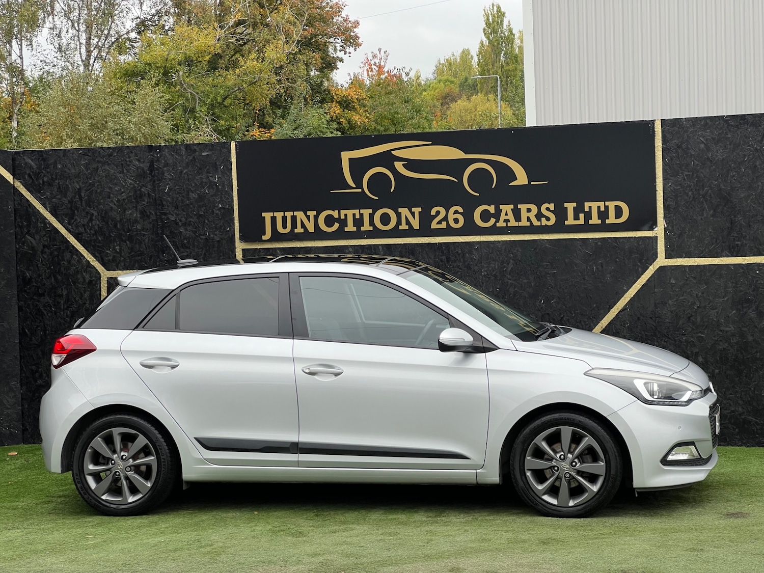 Used Hyundai i20 2015 for sale - 76253419: Photo 2