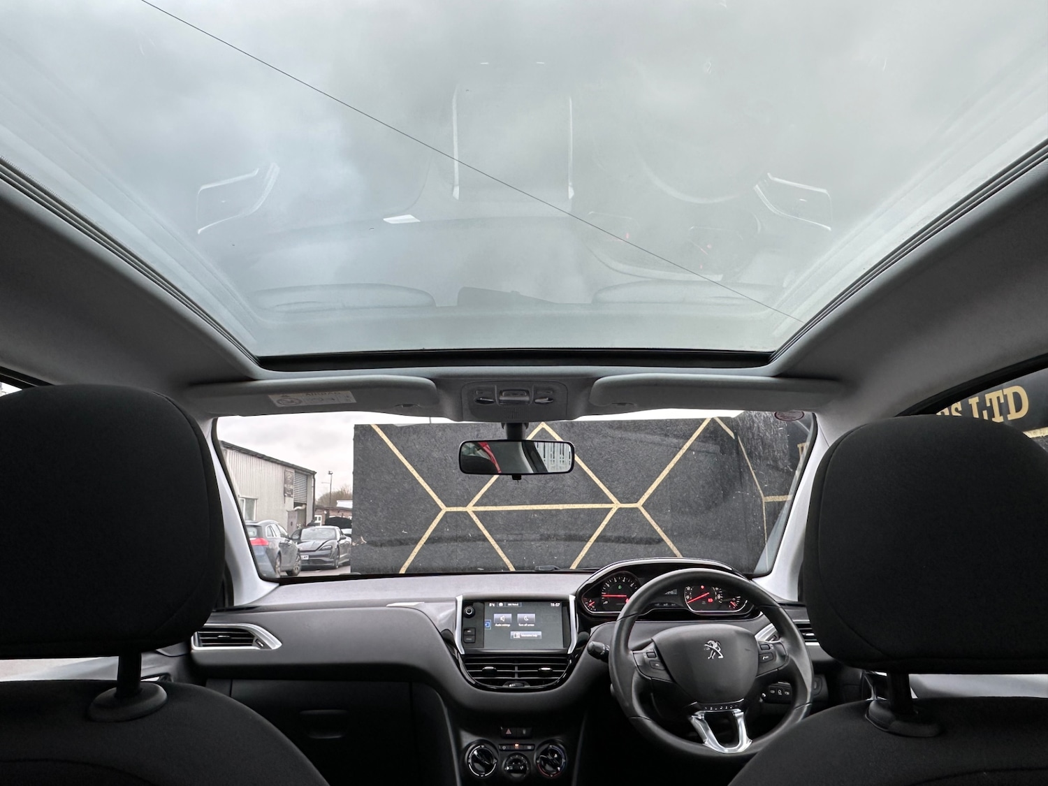 Used Peugeot 208 2015 for sale - 77775248: Photo 13