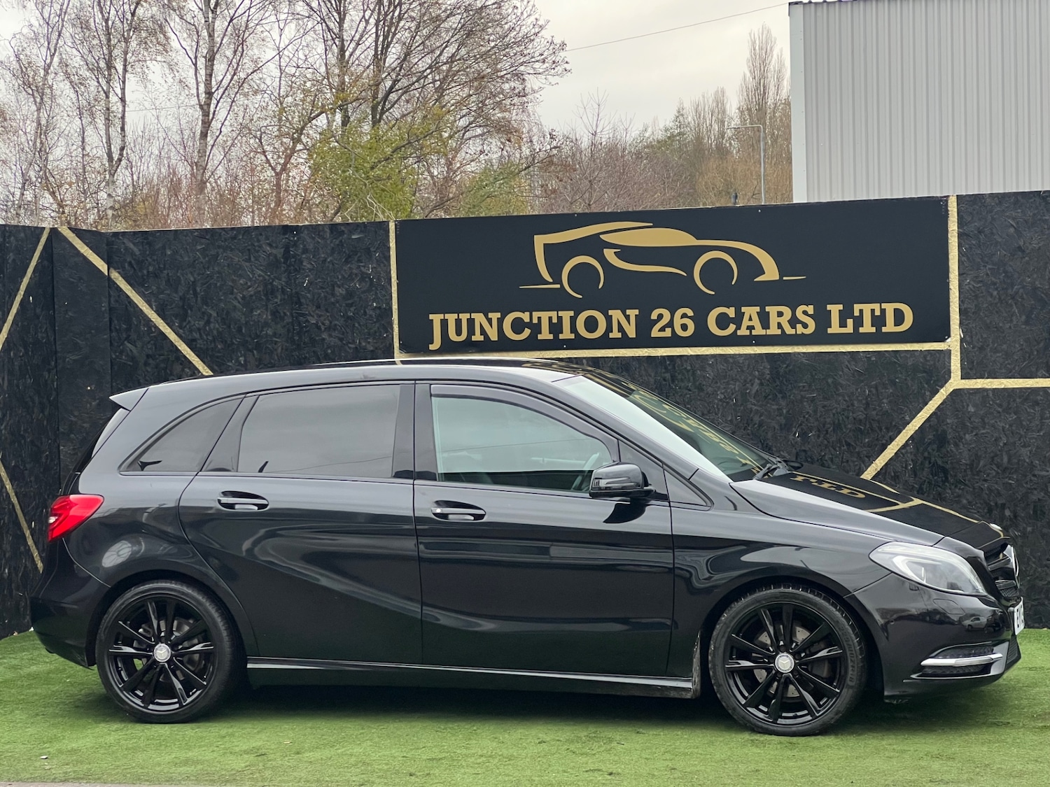 Used Mercedes-Benz B Class 2013 for sale - 76720380: Photo 2