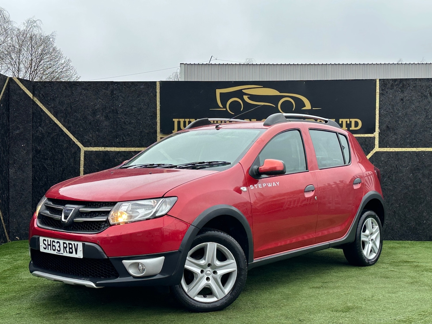 Used Dacia Sandero Stepway 2013 for sale - 77694485: Photo 2