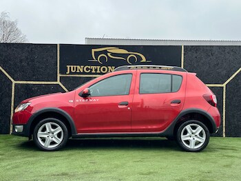 Used Dacia Sandero Stepway 2013 for sale - 77694485: Photo