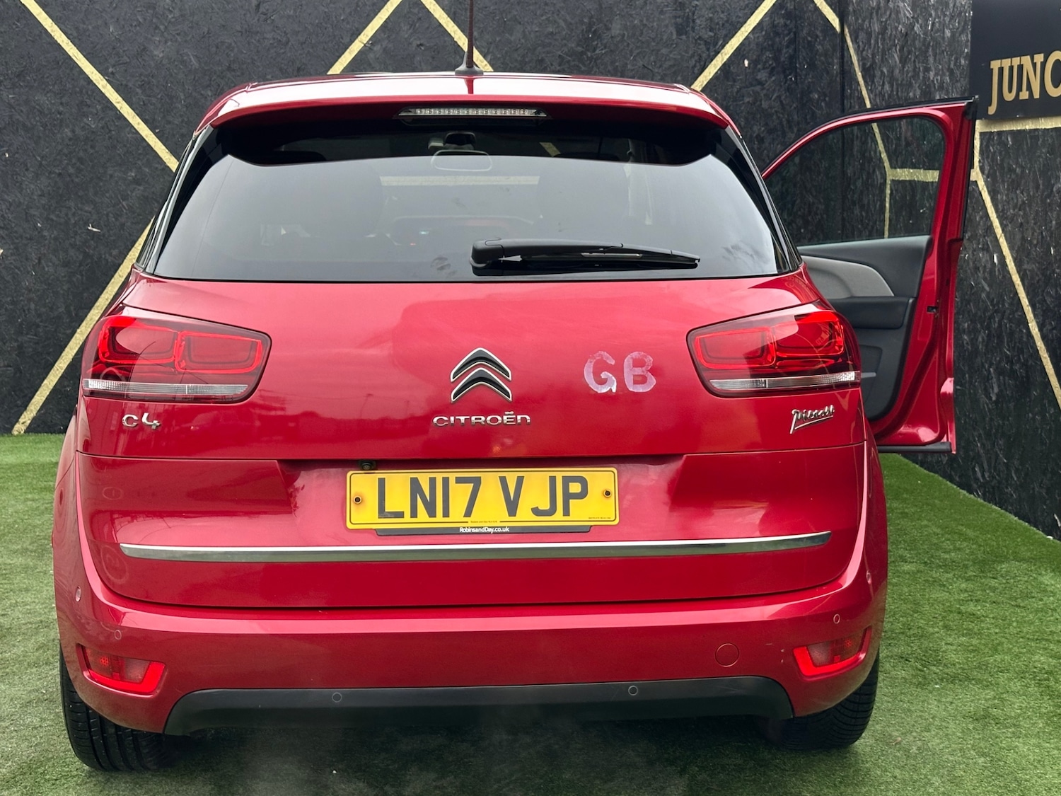 Used Citroen C4 Picasso 2017 for sale - 76268217: Photo 5