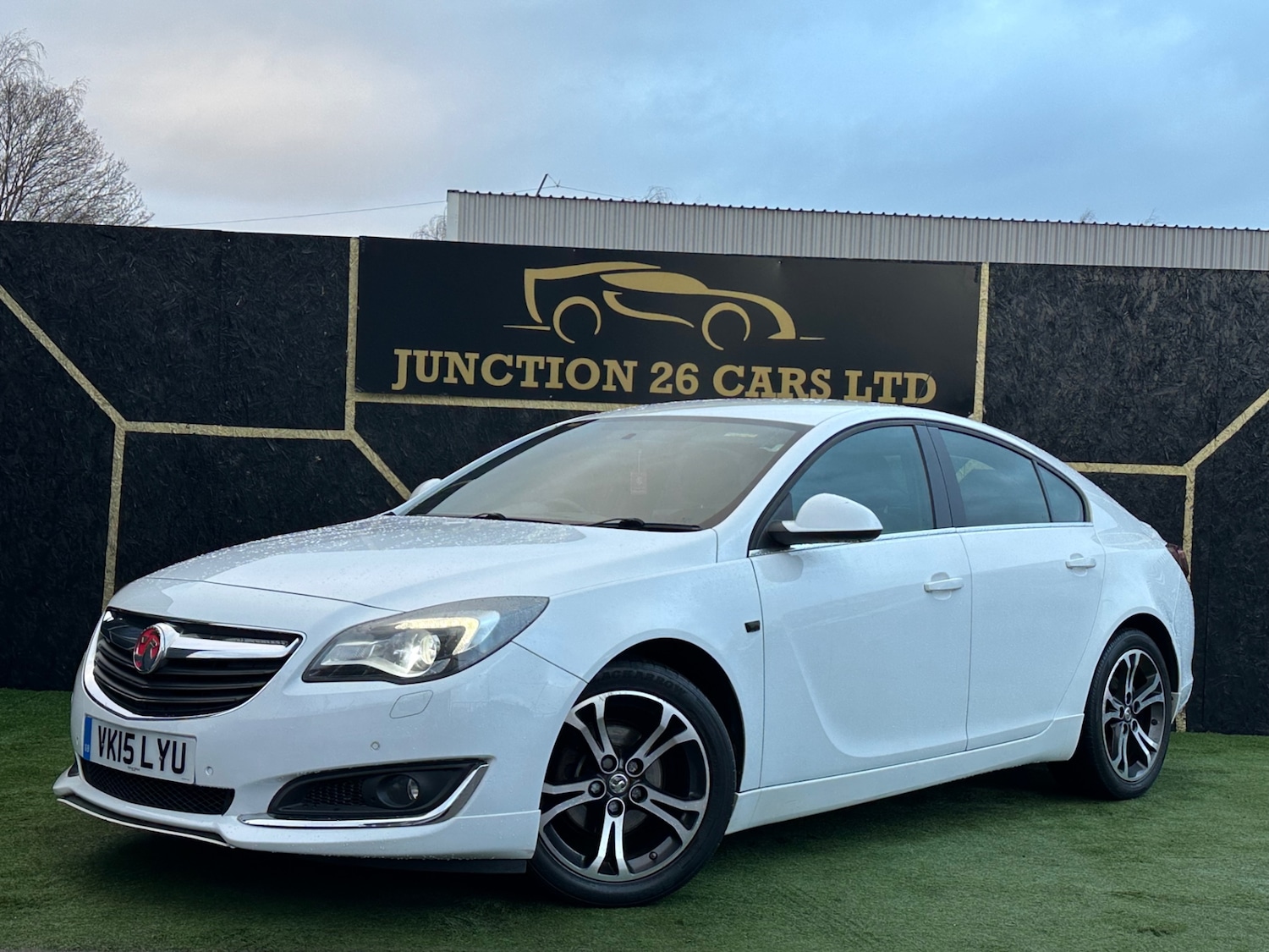 Used Vauxhall Insignia 2015 for sale - 77225111: Photo 2