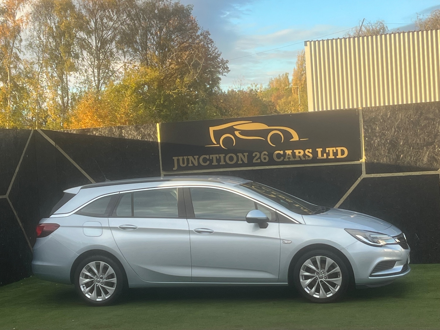 Used Vauxhall Astra 2017 for sale - 76384276: Photo 2