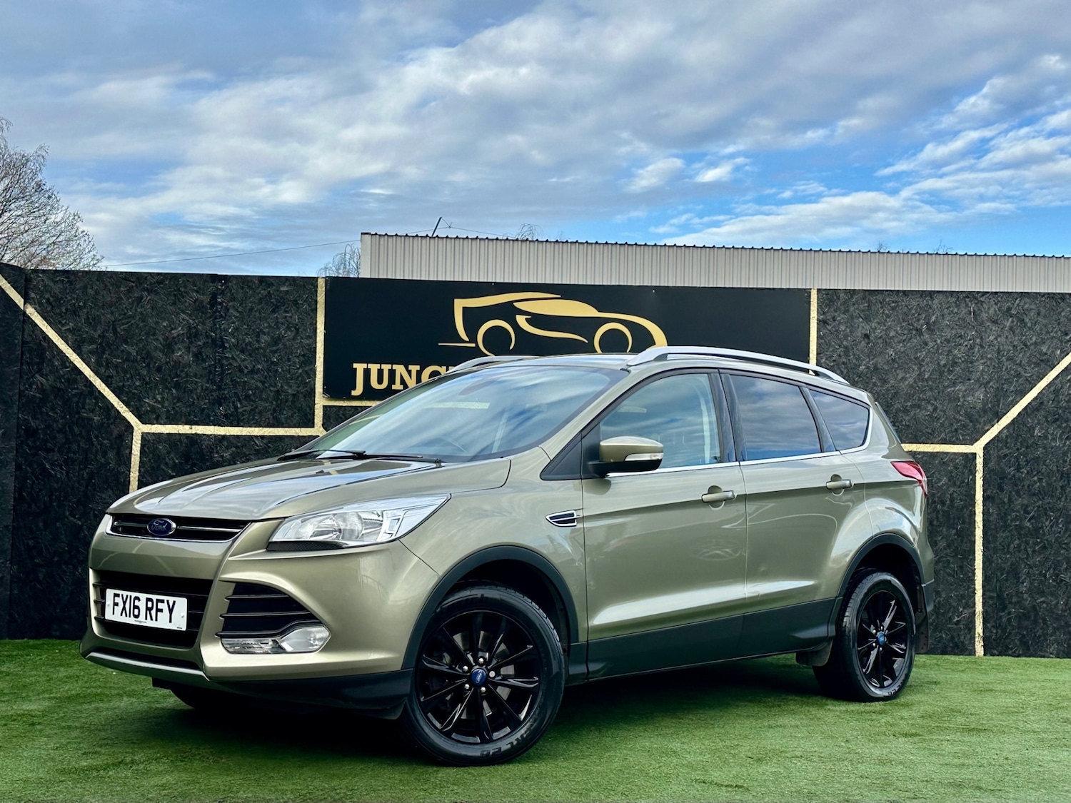 Used Ford Kuga 2016 for sale - 76831707: Photo 2