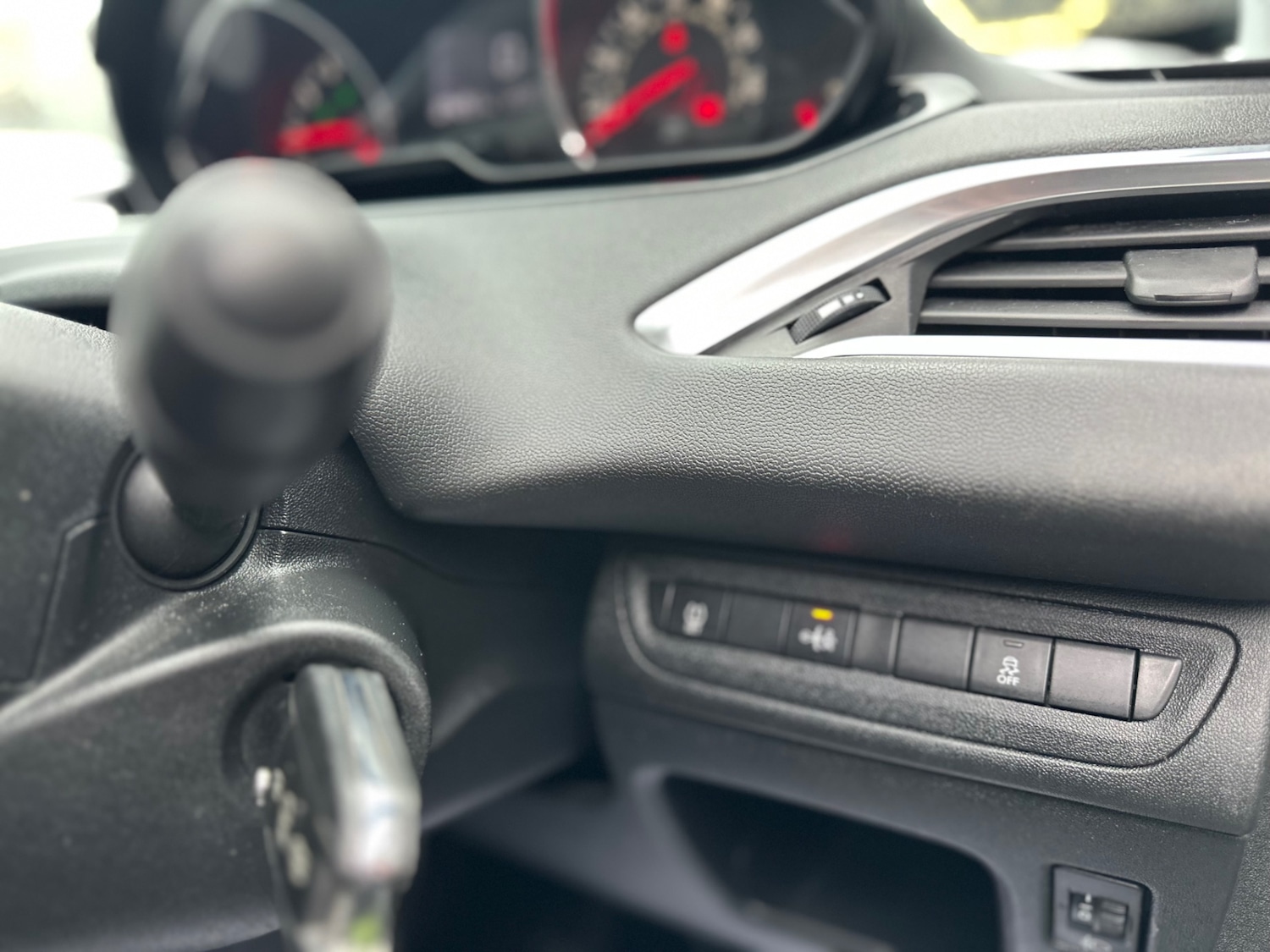 Used Peugeot 208 2014 for sale - 76969681: Photo 14