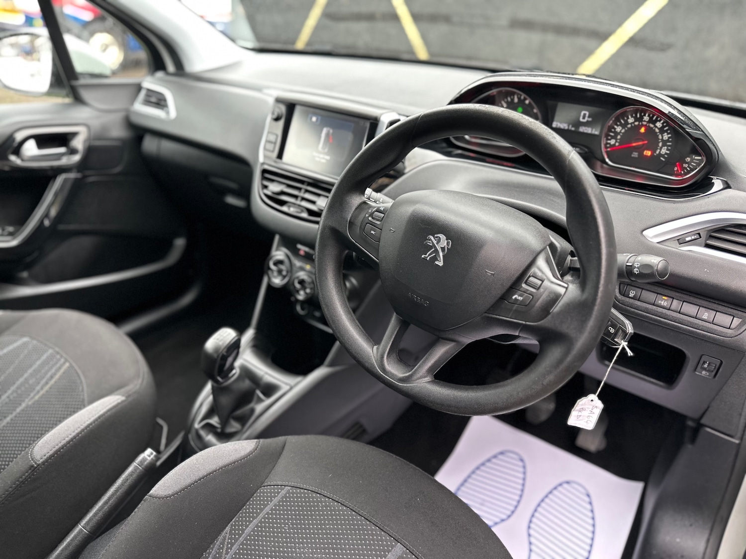 Used Peugeot 208 2014 for sale - 76969681: Photo 6