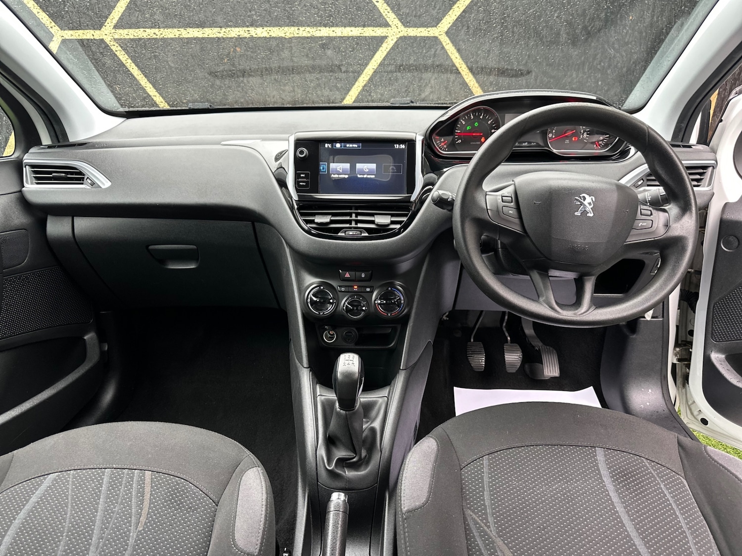 Used Peugeot 208 2014 for sale - 76969681: Photo 7
