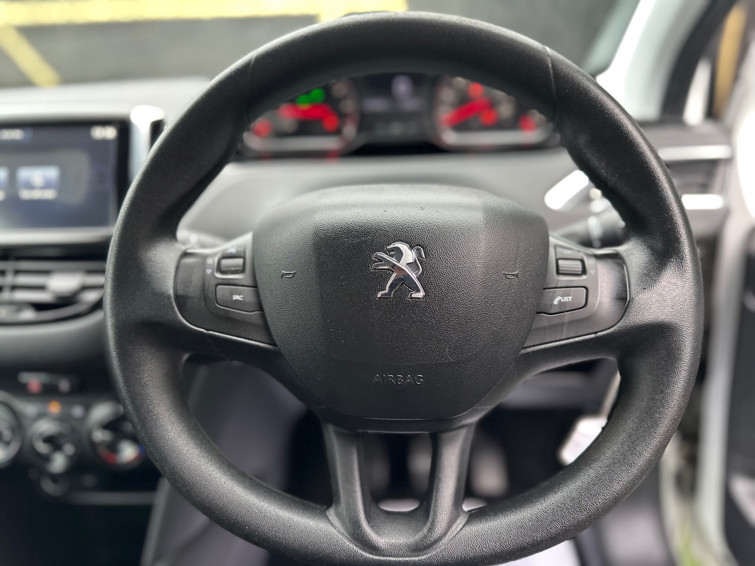 Used Peugeot 208 2014 for sale - 76969681: Photo 8