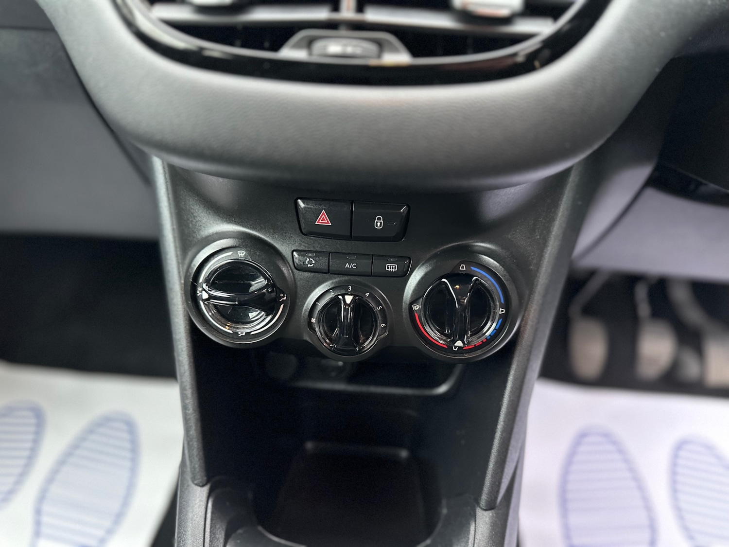 Used Peugeot 208 2012 for sale - 77337787: Photo 11