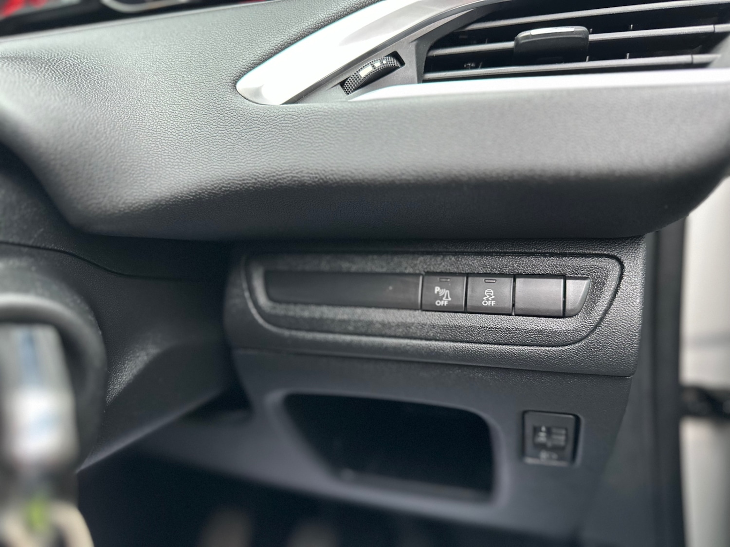 Used Peugeot 208 2012 for sale - 77337787: Photo 15