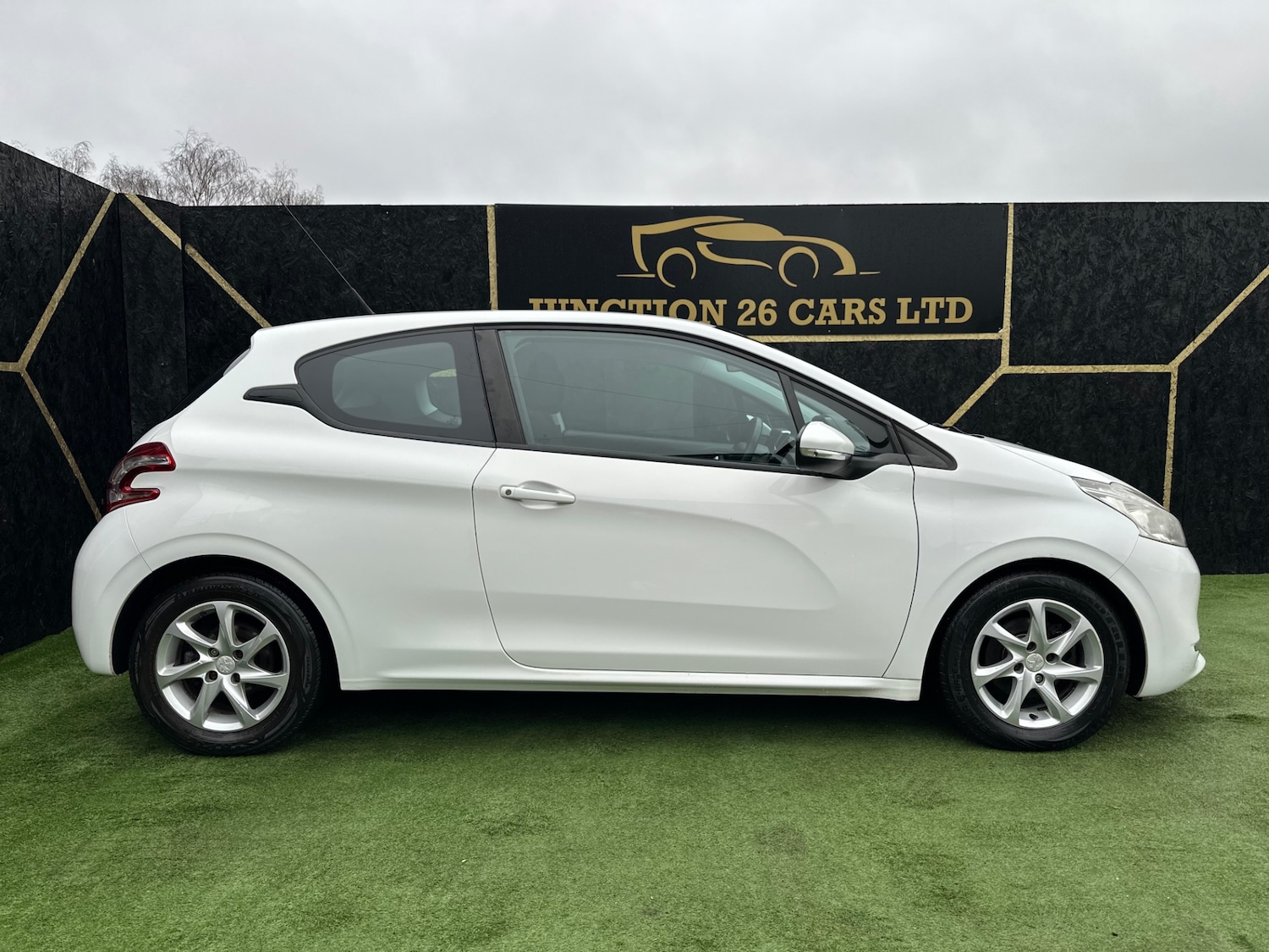 Used Peugeot 208 2012 for sale - 77337787: Photo 2
