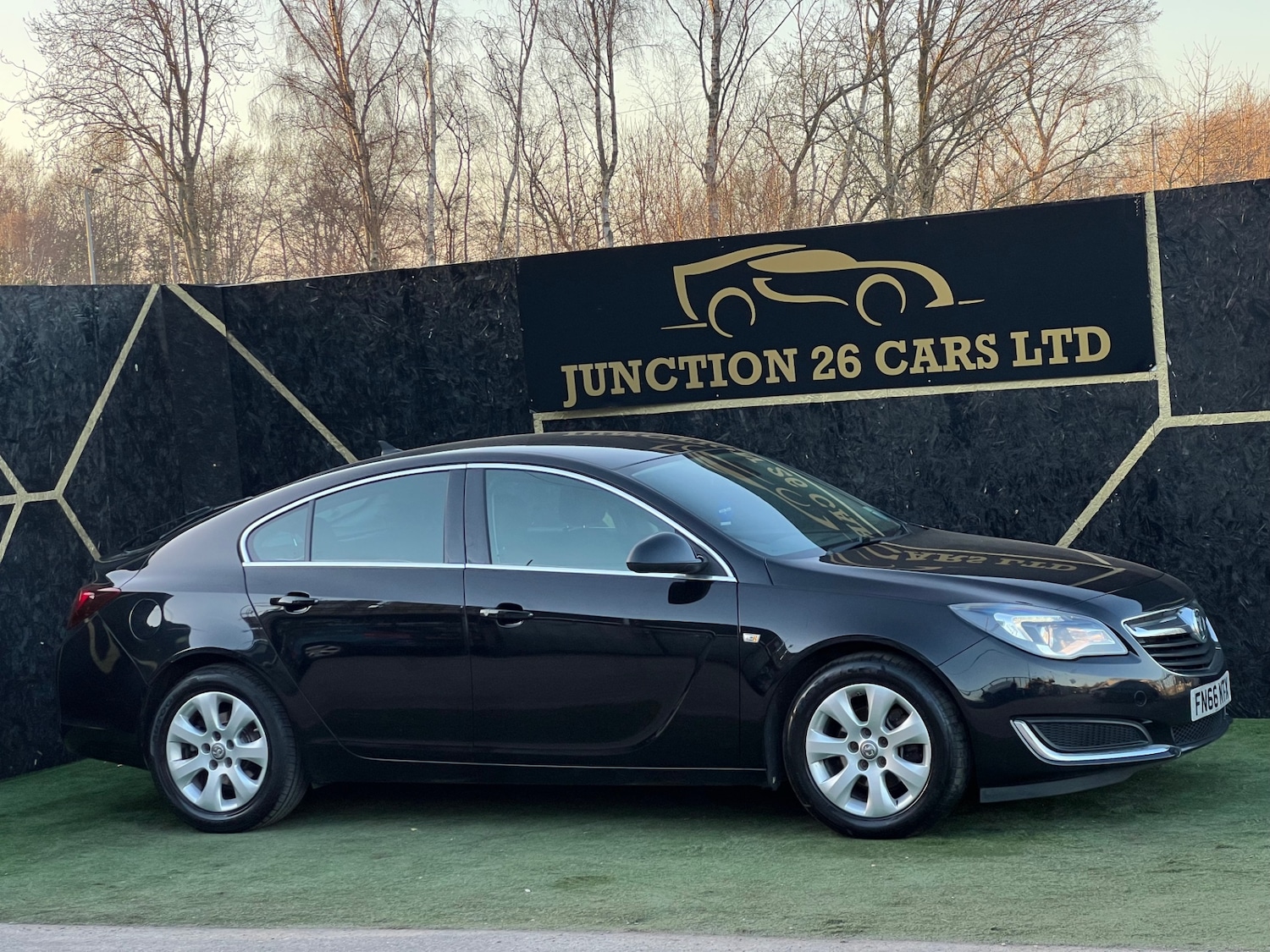 Used Vauxhall Insignia 2016 for sale - 77918201: Photo 2