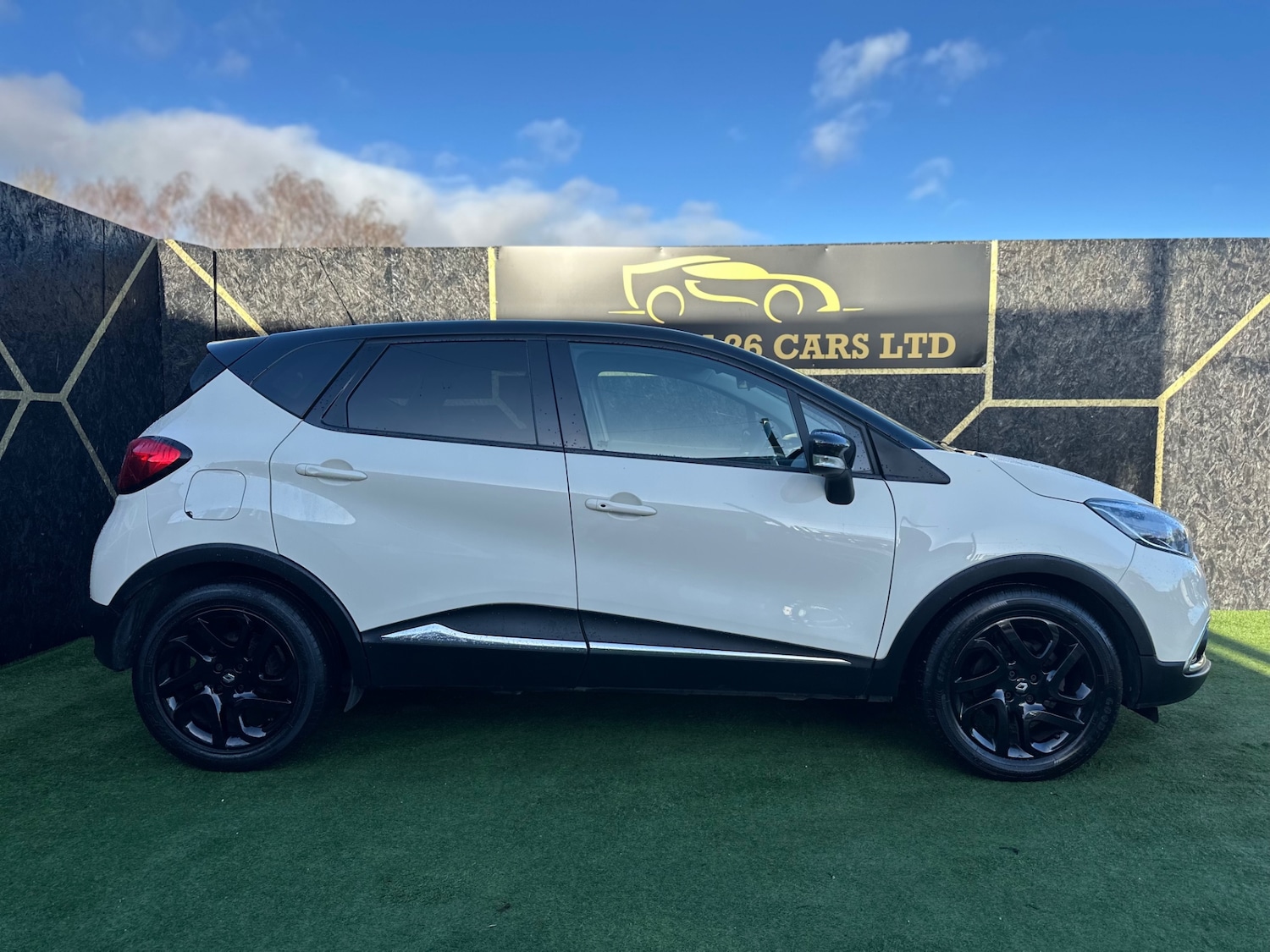 Used Renault Captur 2015 for sale - 76757079: Photo 2