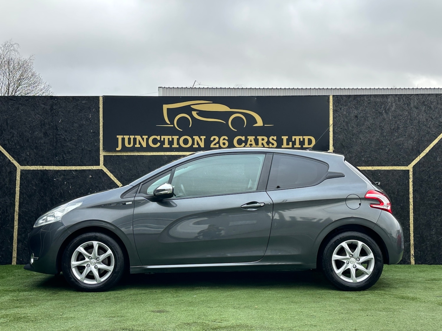 Used Peugeot 208 2015 for sale - 77436140: Photo 4