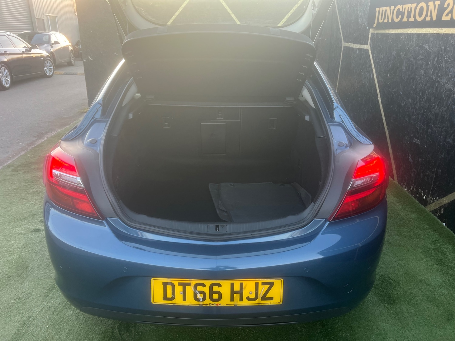 Used Vauxhall Insignia 2017 for sale - 77653561: Photo 16