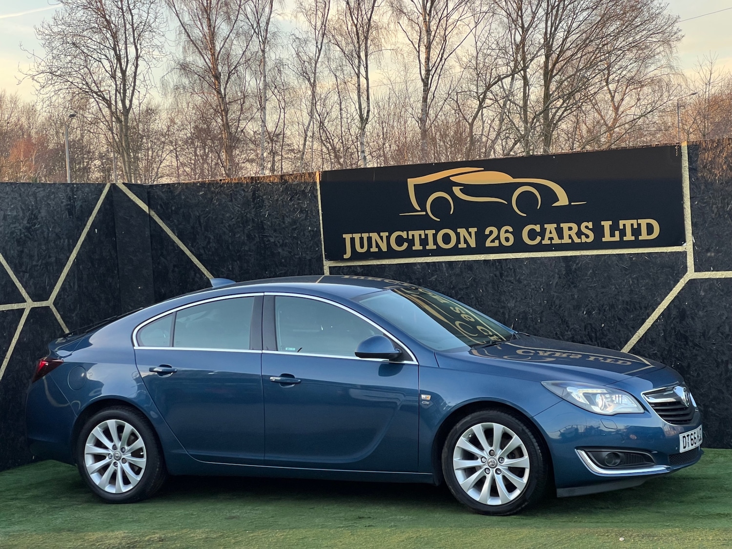 Used Vauxhall Insignia 2017 for sale - 77653561: Photo 2