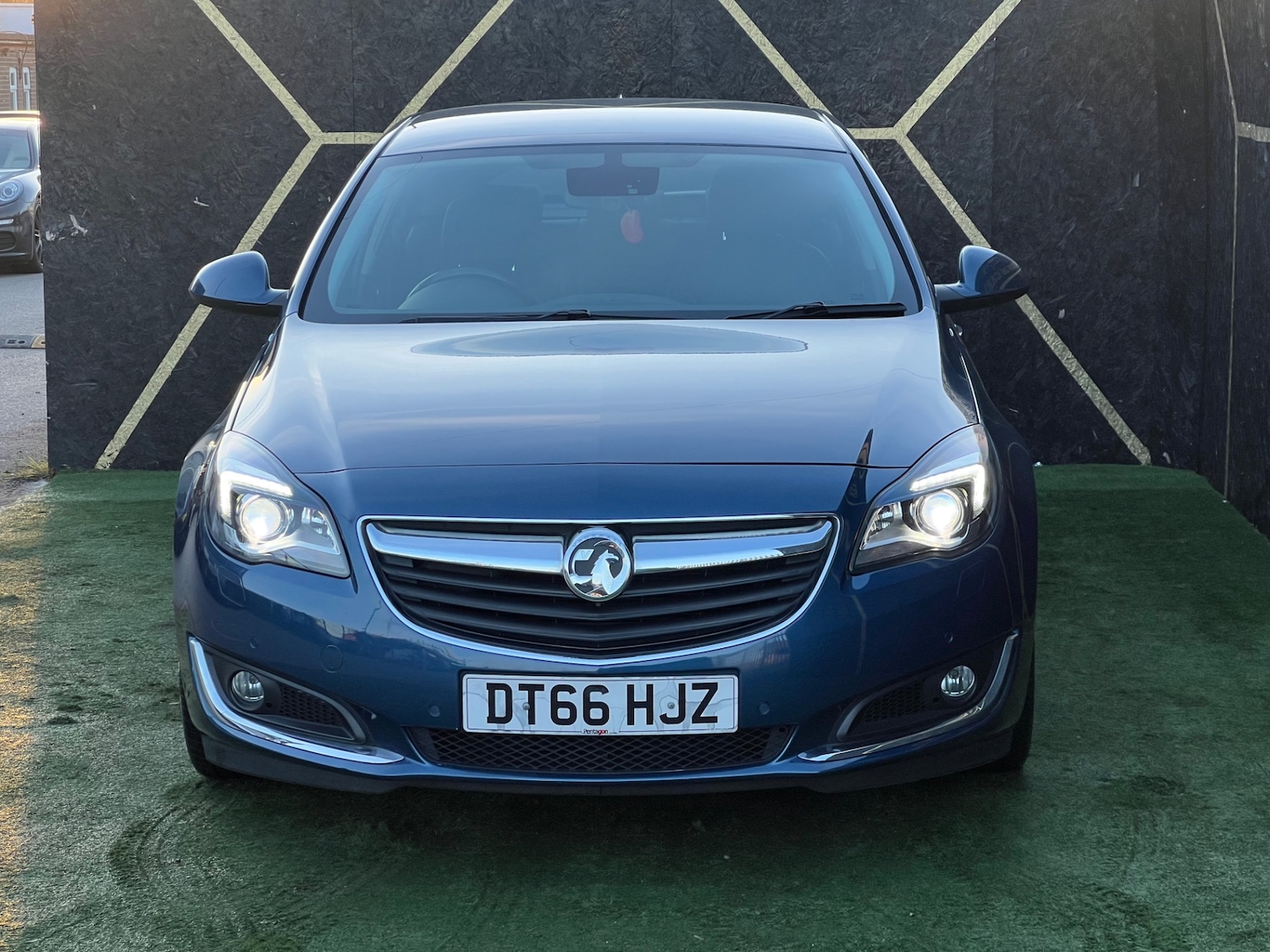 Used Vauxhall Insignia 2017 for sale - 77653561: Photo 3