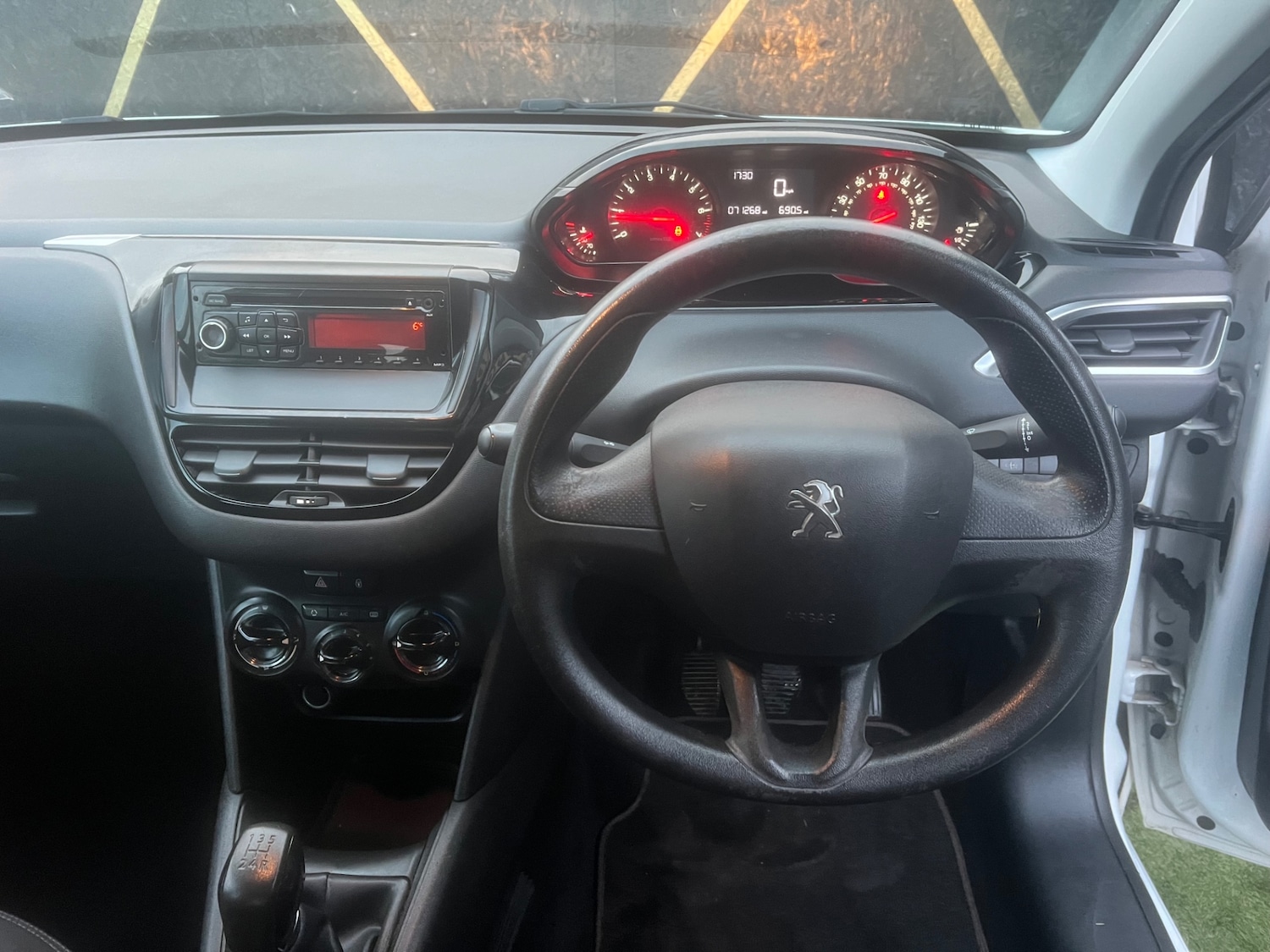 Used Peugeot 208 2013 for sale - 76384647: Photo 11