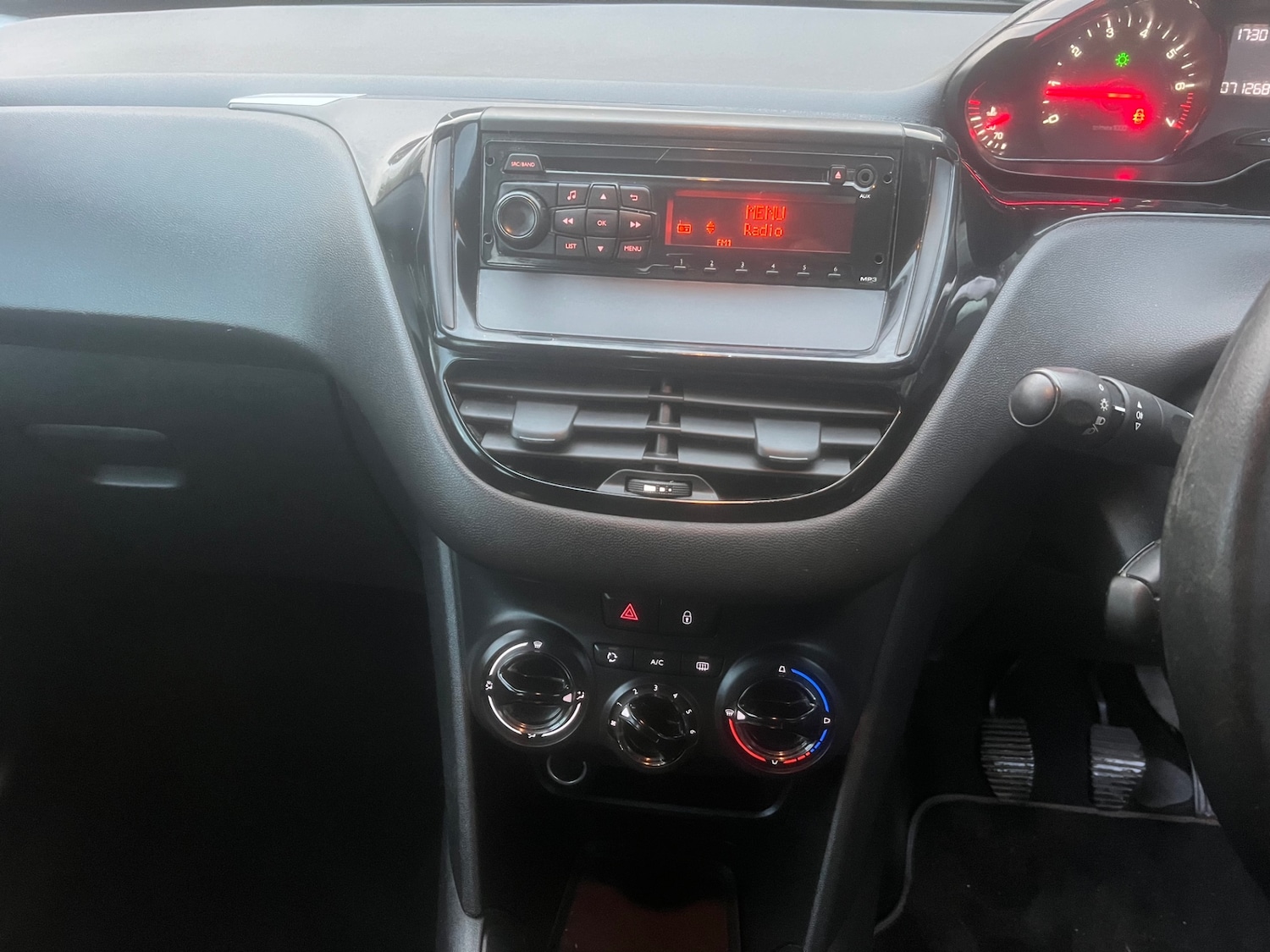 Used Peugeot 208 2013 for sale - 76384647: Photo 13