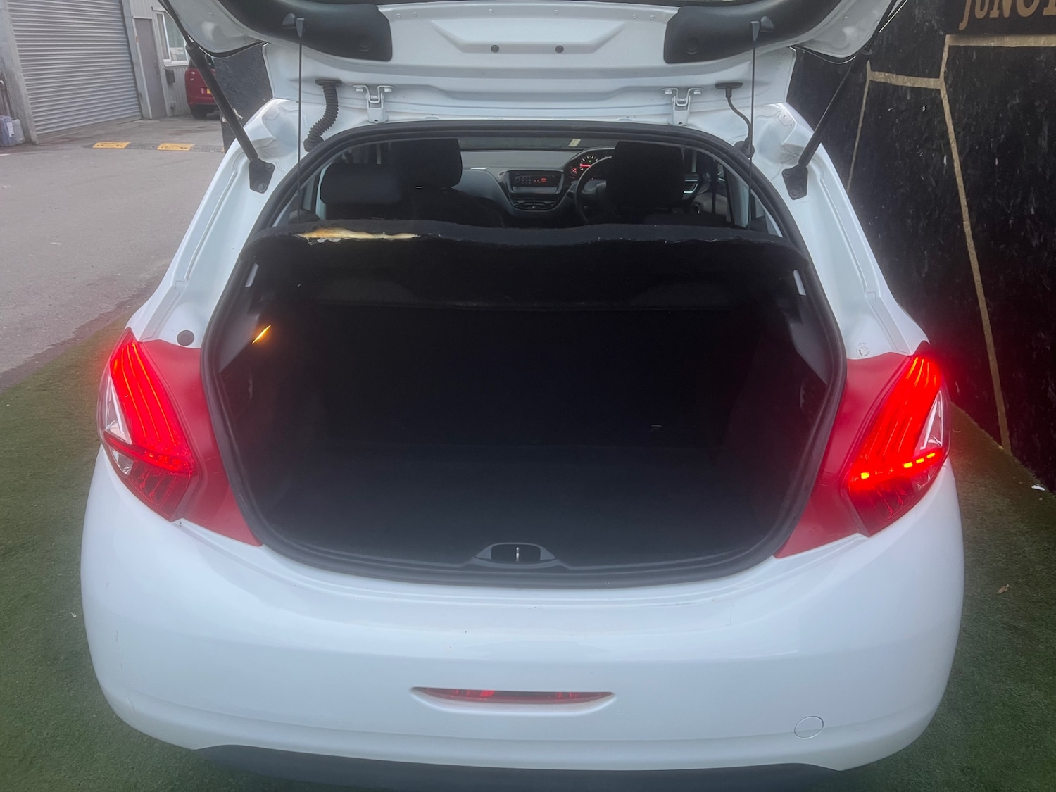 Used Peugeot 208 2013 for sale - 76384647: Photo 14