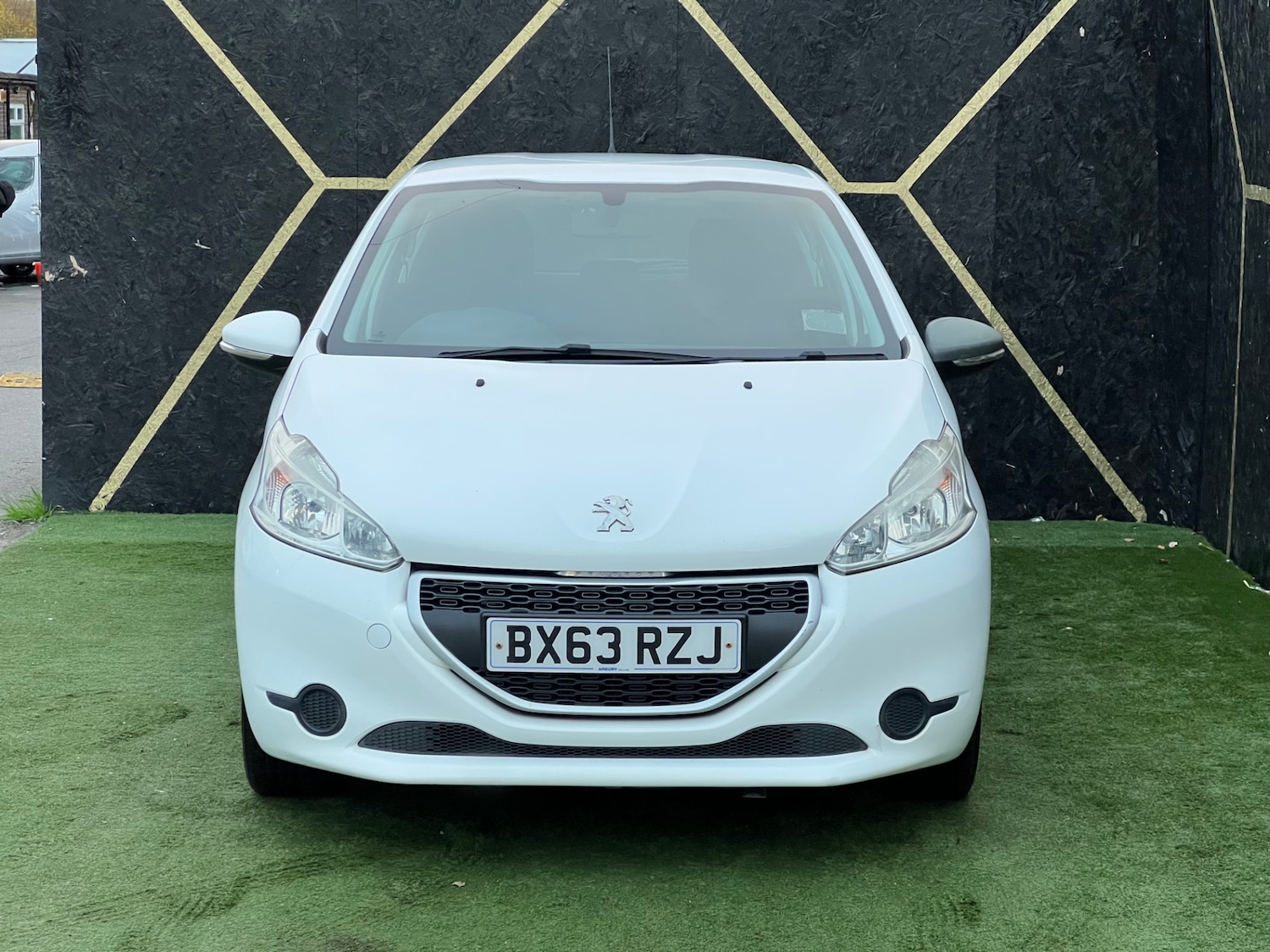 Used Peugeot 208 2013 for sale - 76384647: Photo 3