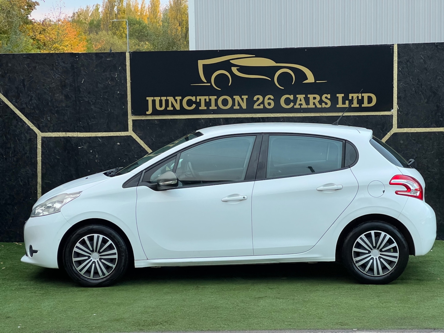 Used Peugeot 208 2013 for sale - 76384647: Photo 5