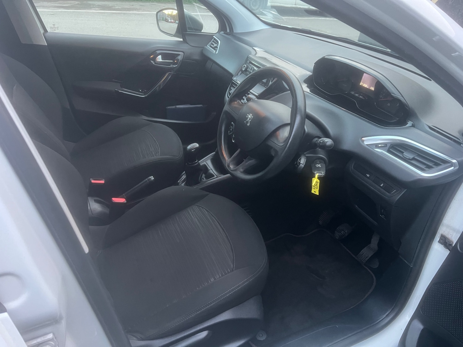 Used Peugeot 208 2013 for sale - 76384647: Photo 8