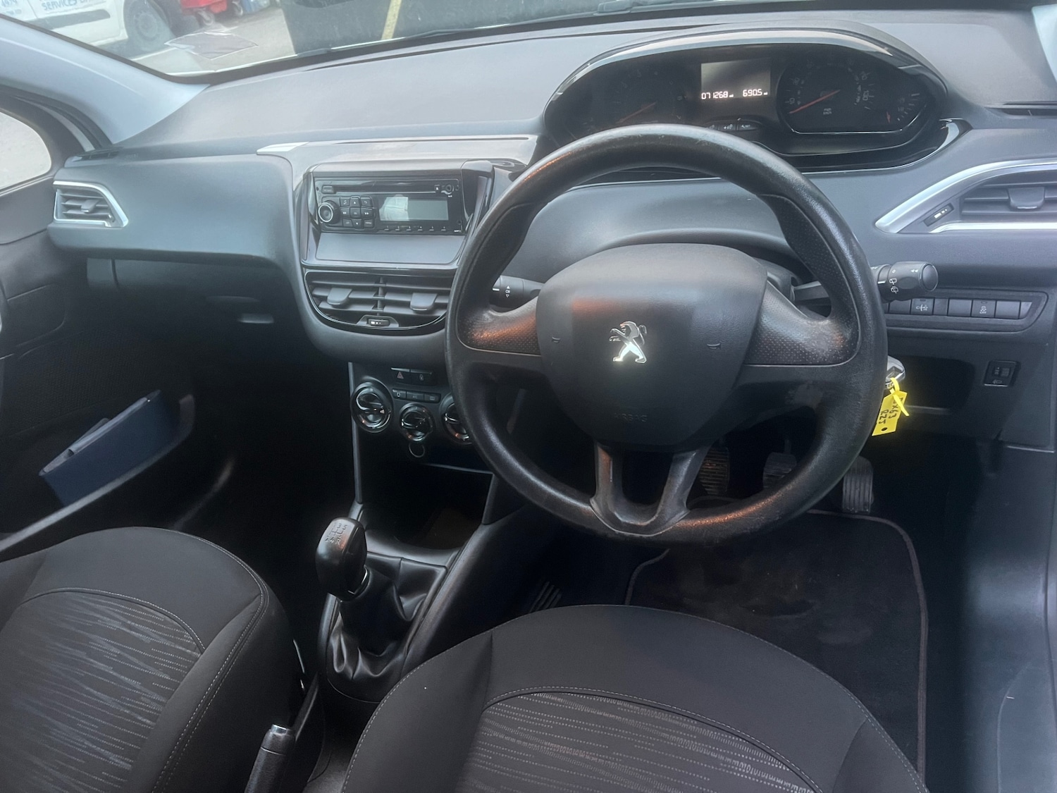 Used Peugeot 208 2013 for sale - 76384647: Photo 9