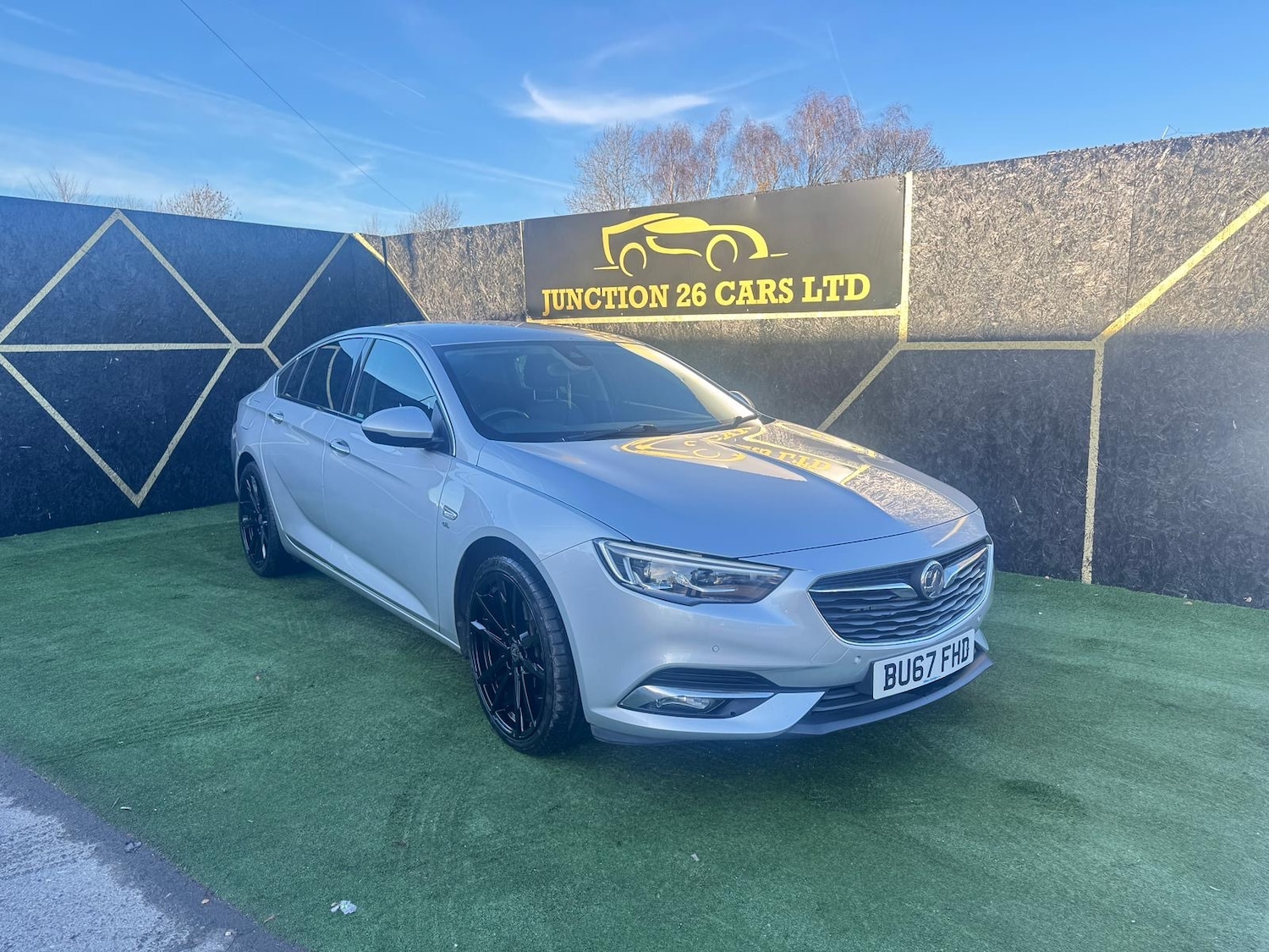 Used Vauxhall Insignia 2017 for sale - 76650811: Photo 1