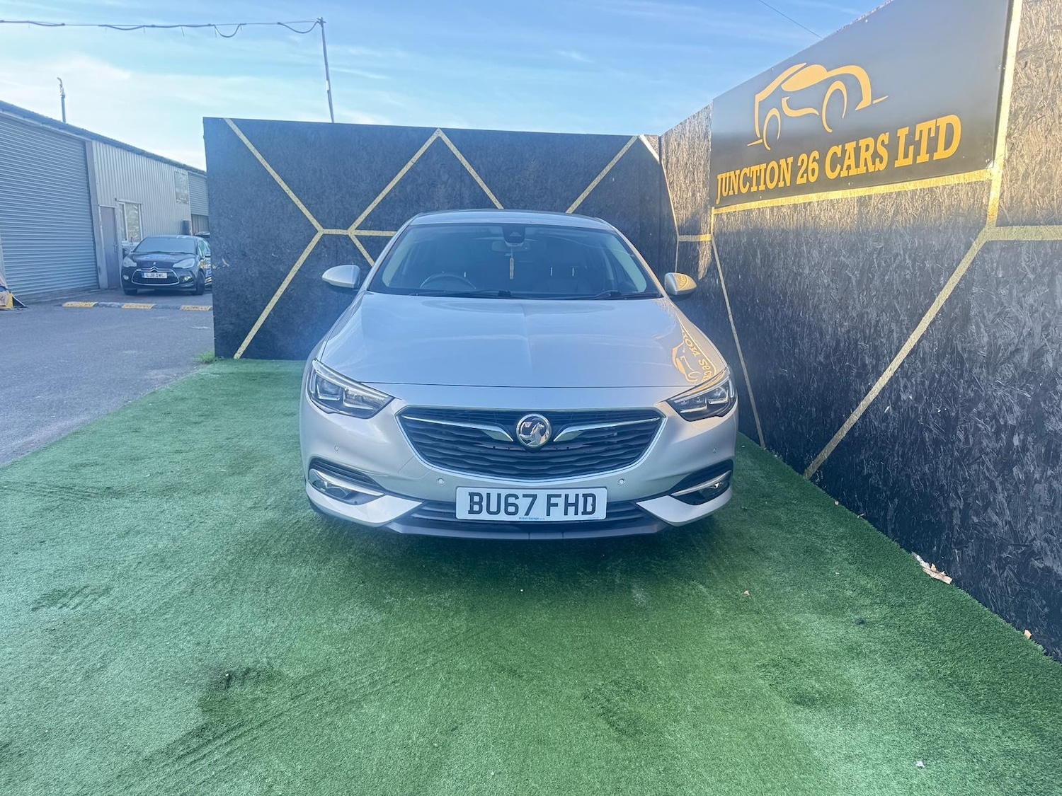 Used Vauxhall Insignia 2017 for sale - 76650811: Photo 2