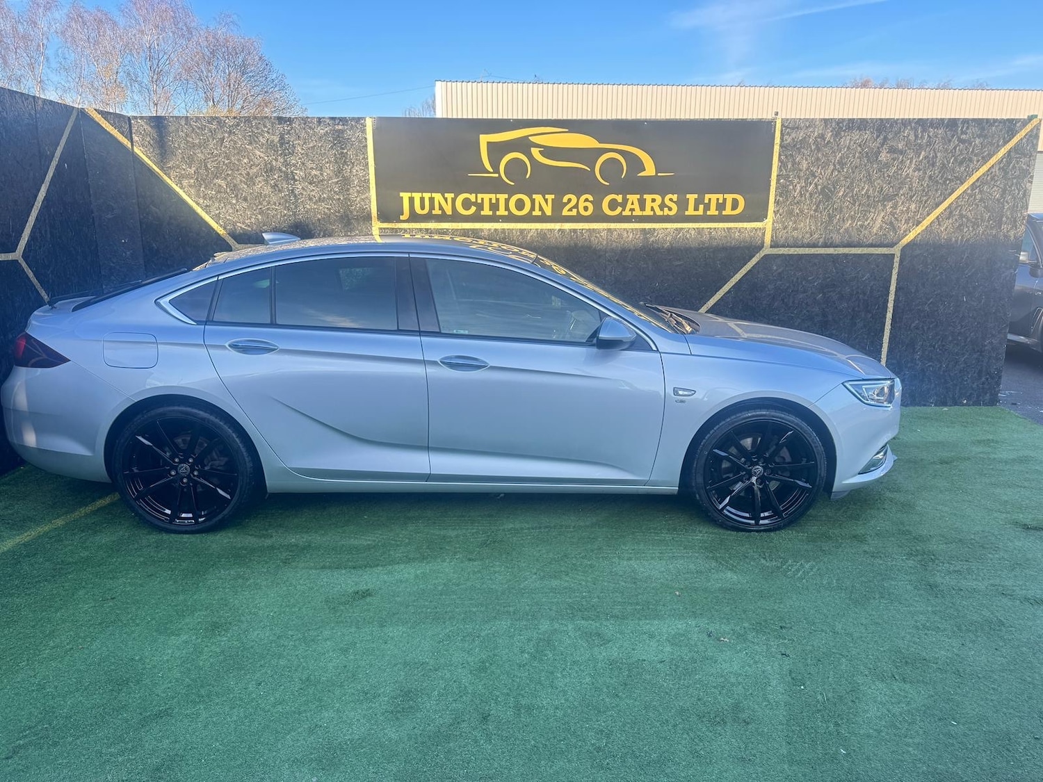Used Vauxhall Insignia 2017 for sale - 76650811: Photo 3
