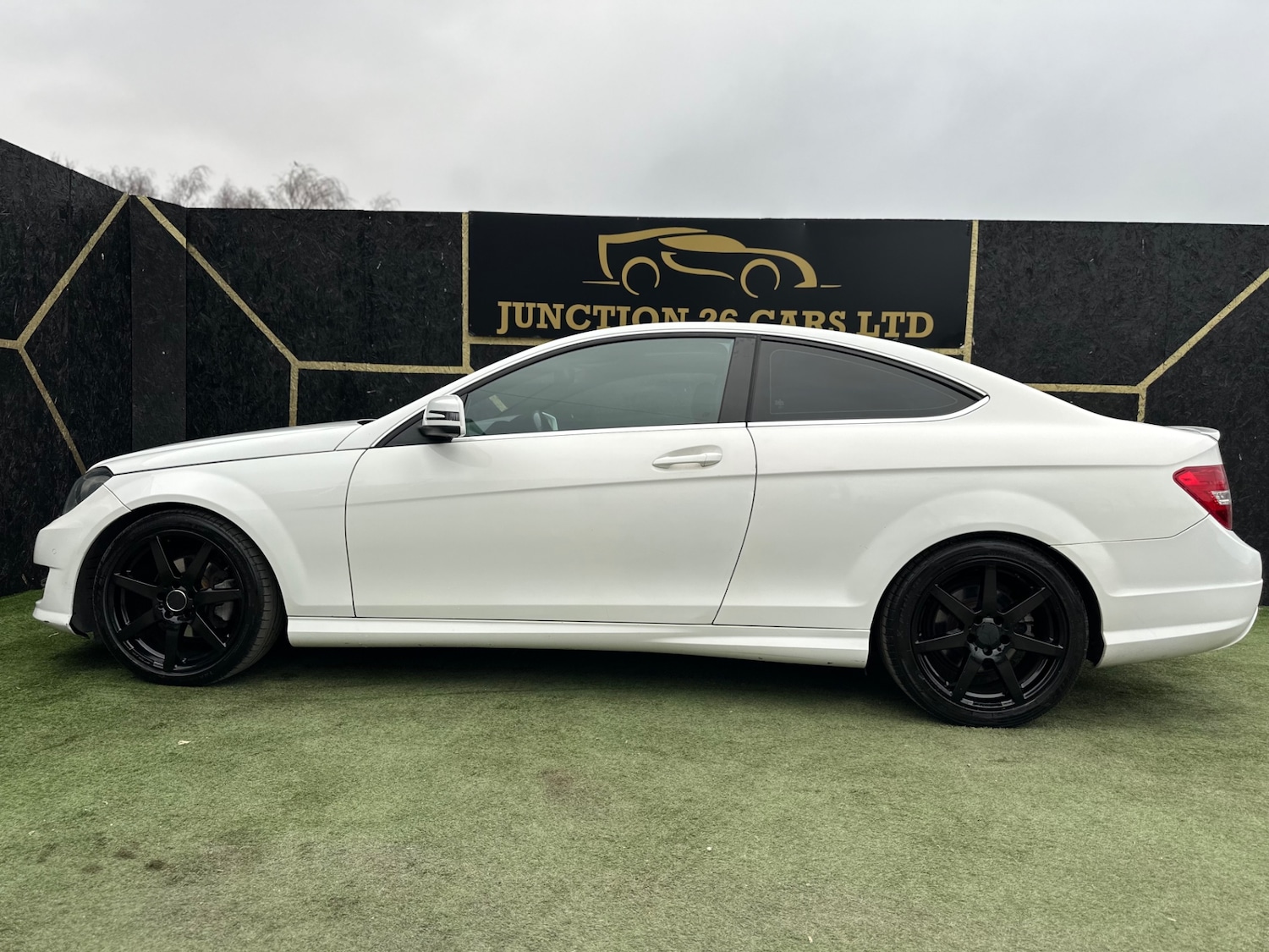 Used Mercedes-Benz C Class 2014 for sale - 77806950: Photo 4