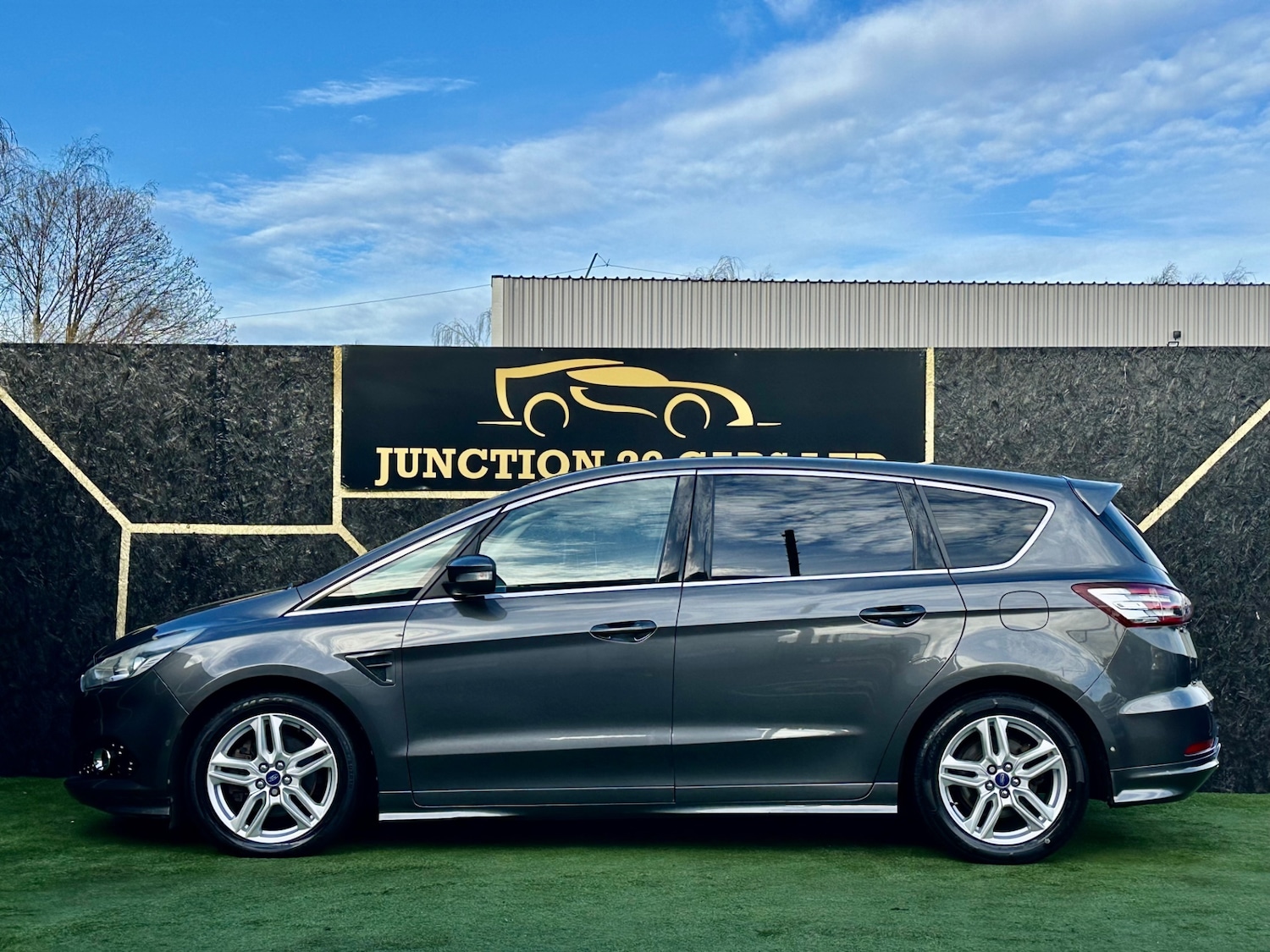 Used Ford S-Max 2017 for sale - 76831723: Photo 3