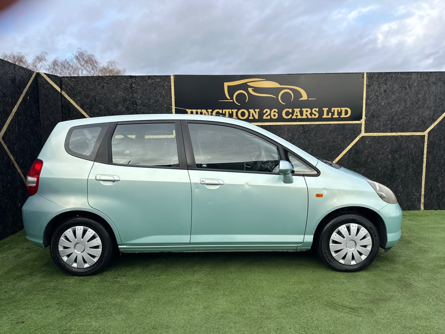 Used Honda Jazz 2004 for sale - 76612201: Photo 2