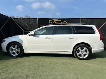 Used Volvo V70 2013 for sale - 77974772: Photo